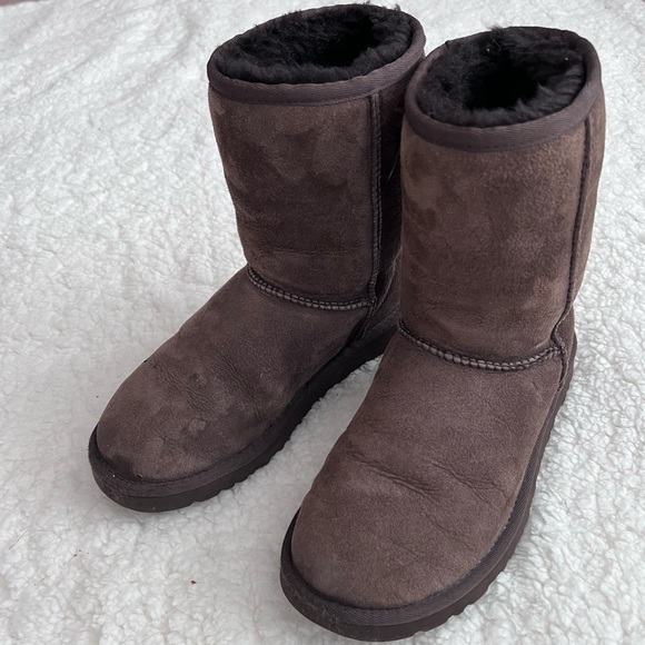 UGG Classic Short chocolate brown boots size 5 - Picture 1 of 6